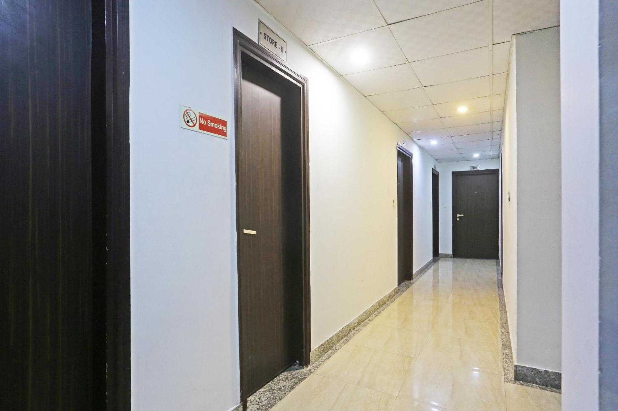 Hotel Aerostar Gold - Opposite Max Healthcare Delhi  Exterior foto