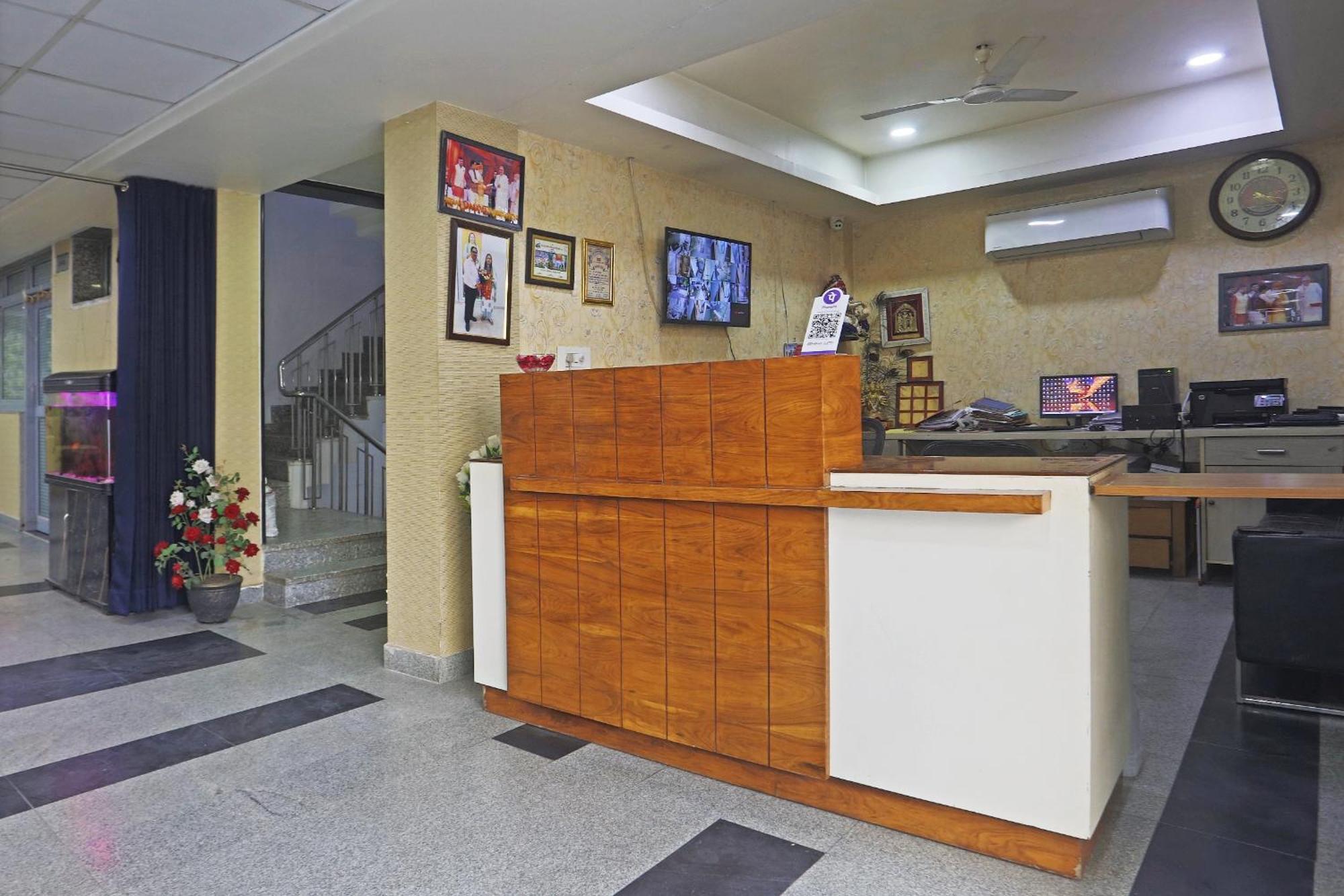 Hotel Aerostar Gold - Opposite Max Healthcare Delhi  Exterior foto