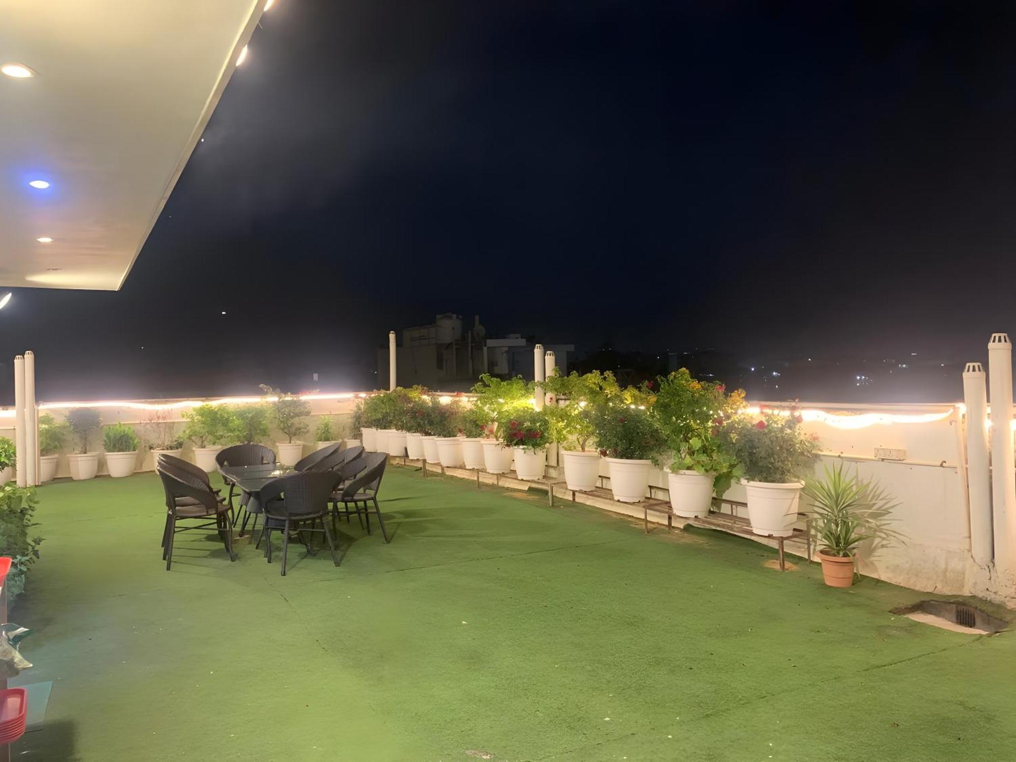 Hotel Aerostar Gold - Opposite Max Healthcare Delhi  Exterior foto